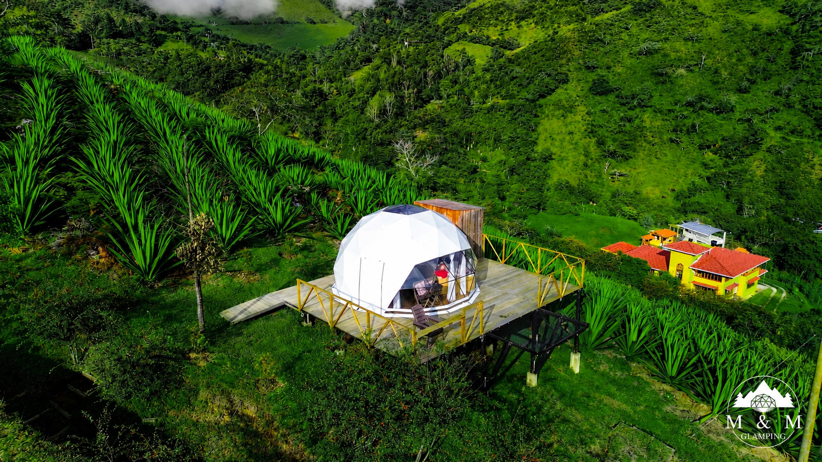 Vista aérea del glamping M&M en El Tambo, Nariño